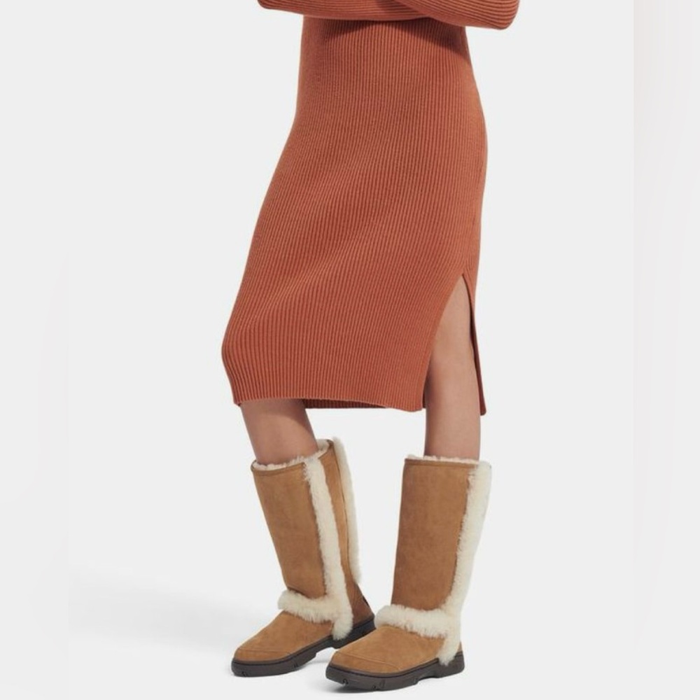 UGG Women’s Sunburst Tall Chestnut water resistant suede fur Size 12
